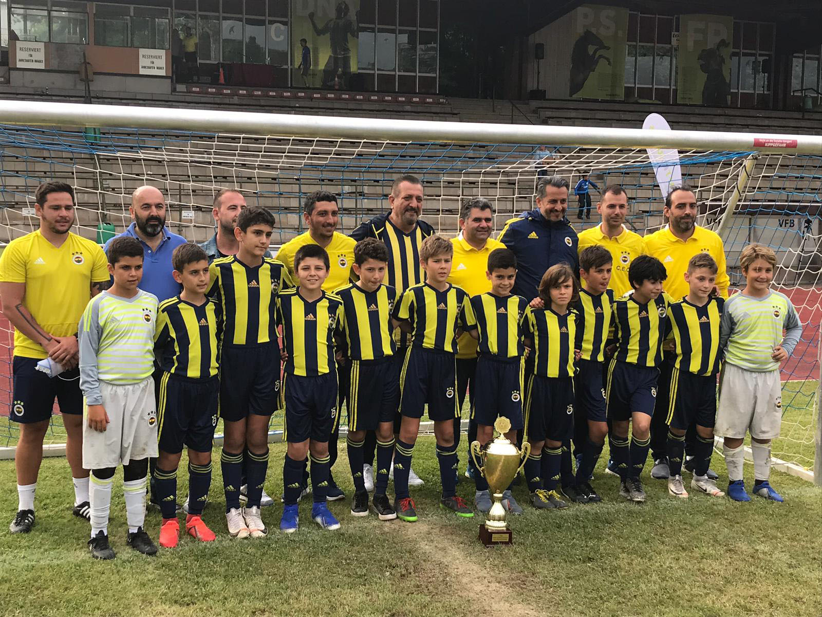 U13. U13. футбол юфл зенит. U u 13 0. Kemerburgaz бешикташ.