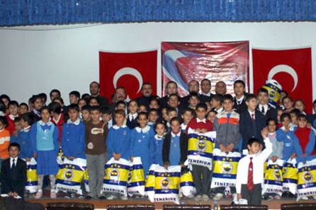 Derneklerimiz 250 Ogrenciyi Daha Sevindirdi Fenerbahce Spor Kulubu