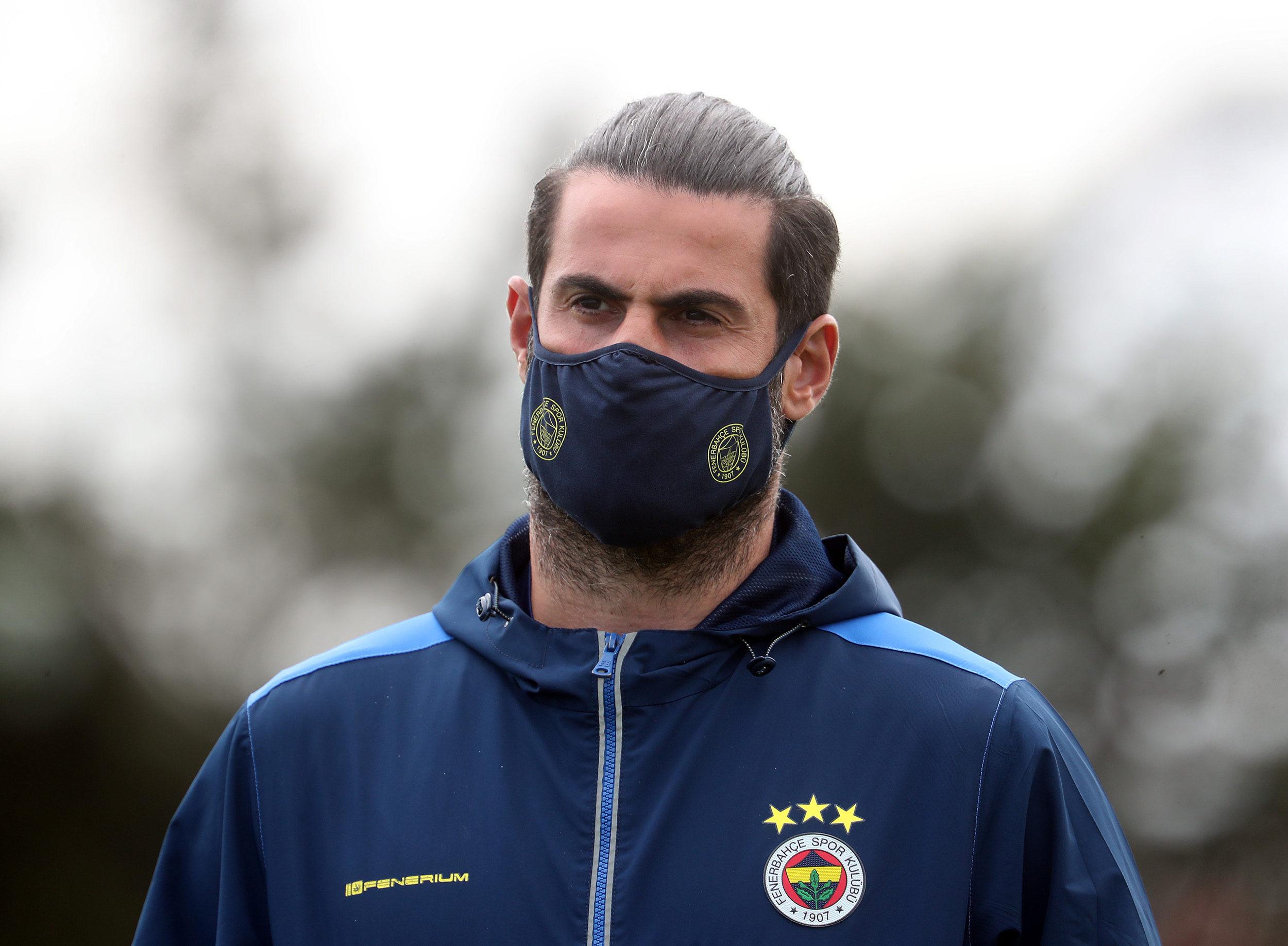 Fenerbahçe logolu maskeleri satışa çıkardı!