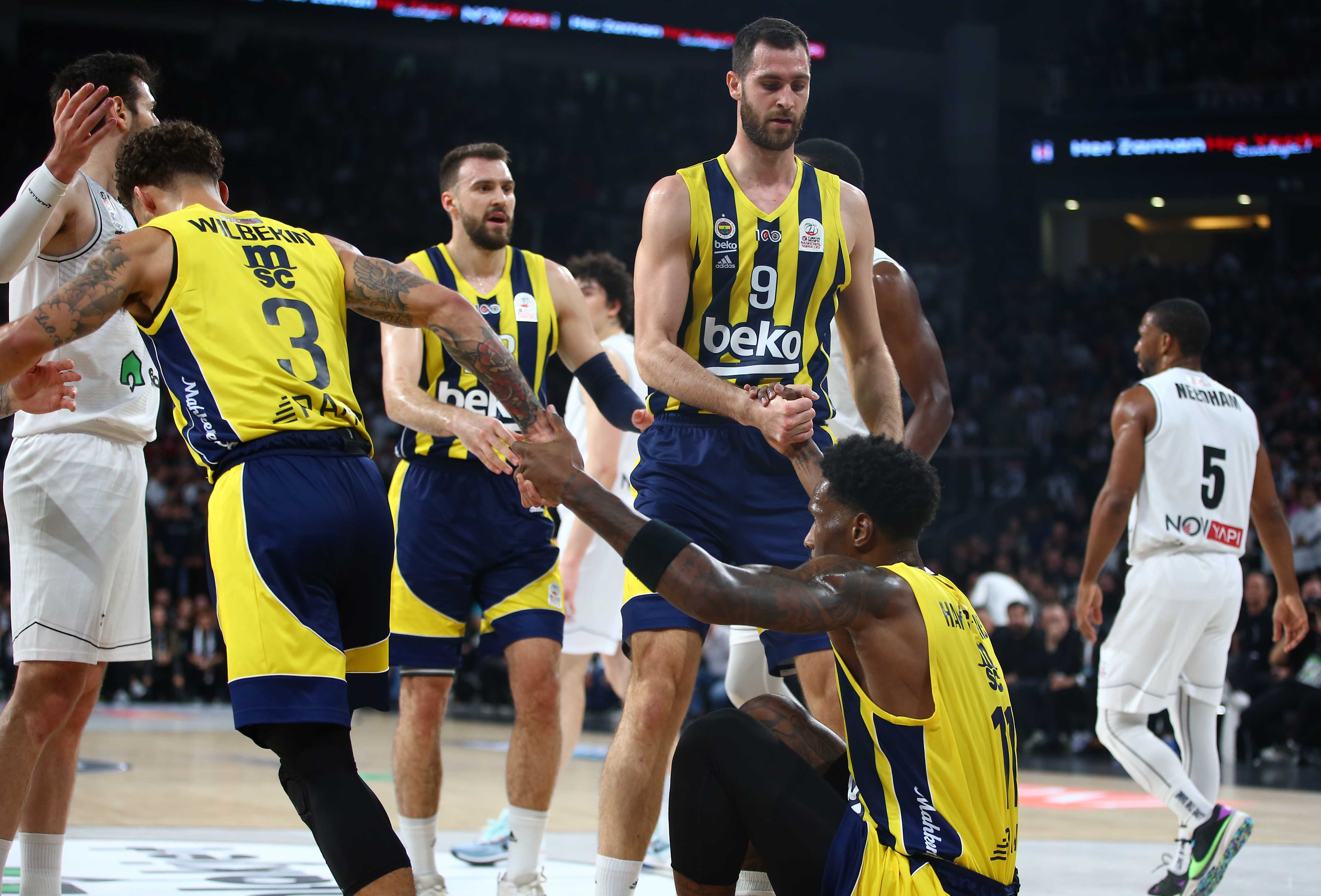 Beşiktaş Emlakjet on X: 𝟭𝟬.𝟬𝟬𝟬 𝗕𝗶𝗹𝗲𝘁! 🦅 Beşiktaş Emlakjet  Takımımızın, Sinan Erdem Spor Salonu'nda Fenerbahçe Beko ile karşılaşacağı  maç için satılan bilet sayısı henüz 48 saat olmadan 𝟭𝟬.𝟬𝟬𝟬 adedine  ulaştı. 🔥 Büyük