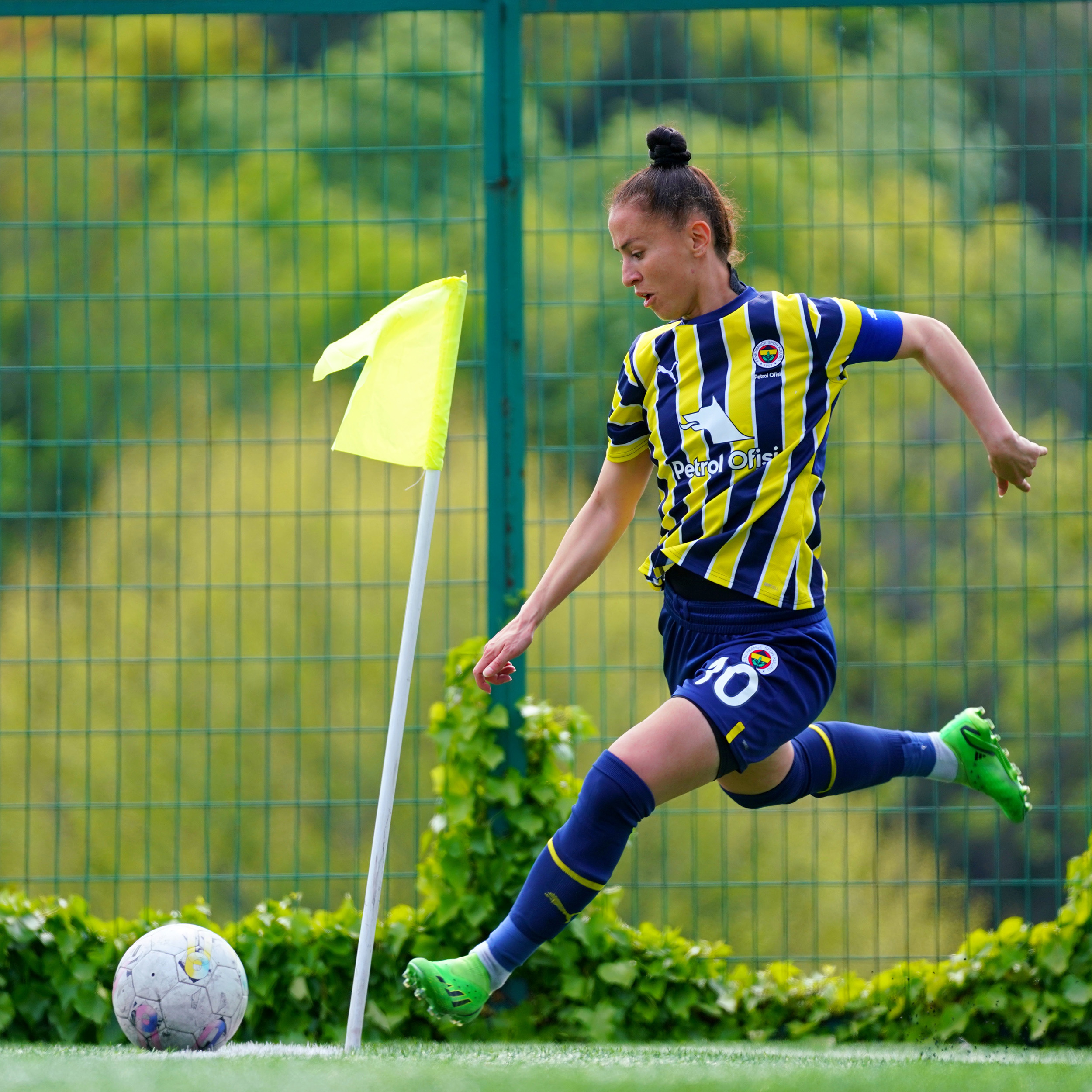 Fenerbahçe Petrol Ofisi, Turkcell Kadın Futbol Süper Ligi Play-Off çeyrek final ilk maçından galibiyetle ayrıldı
