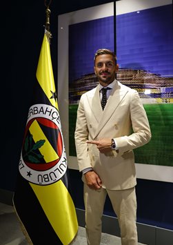 Tadic assina contrato com o Fenerbahçe