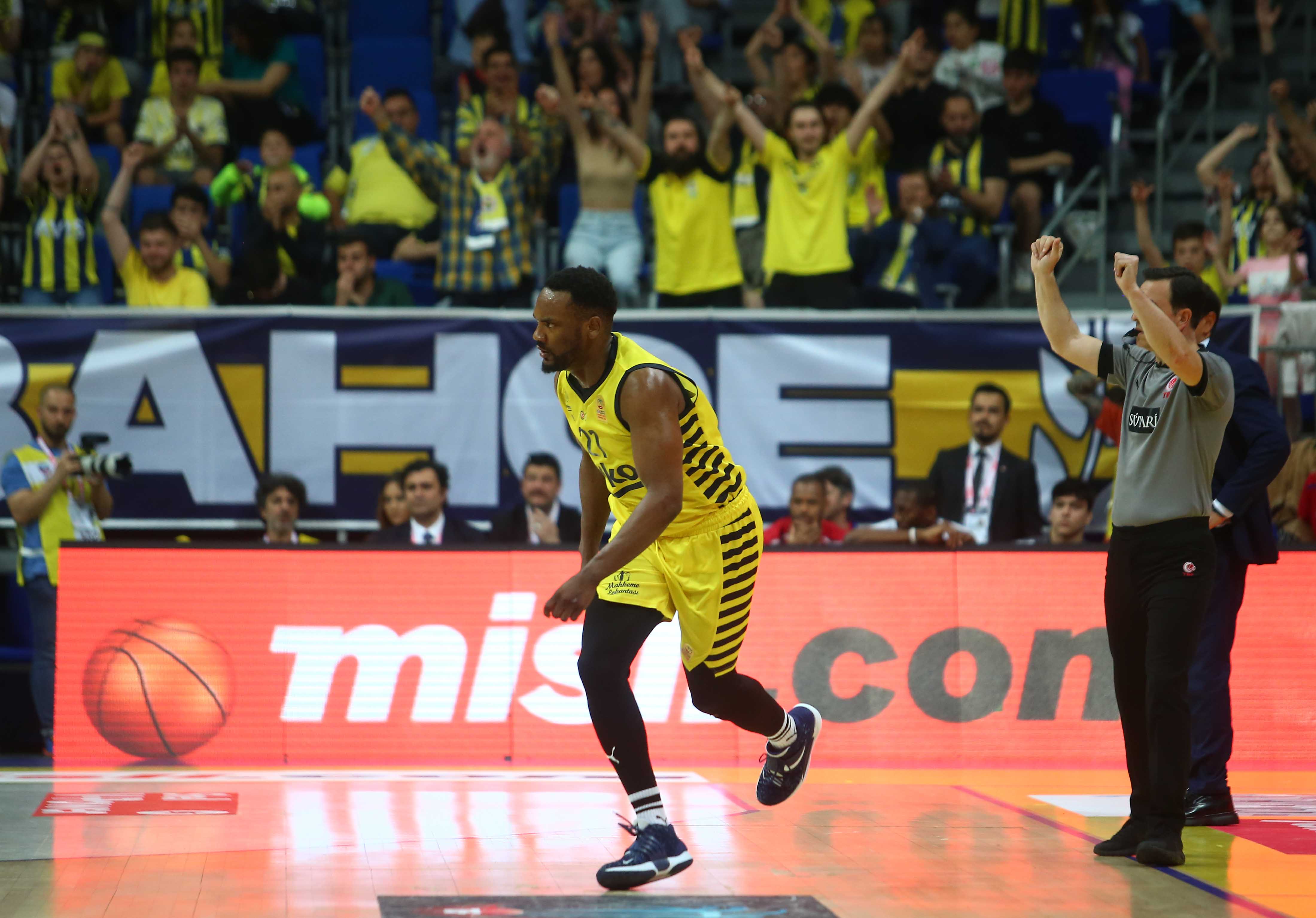 Fenerbahçe Beko Erkek Basketbol Takımımız, yarı final serisinde 1-0 öne geçti