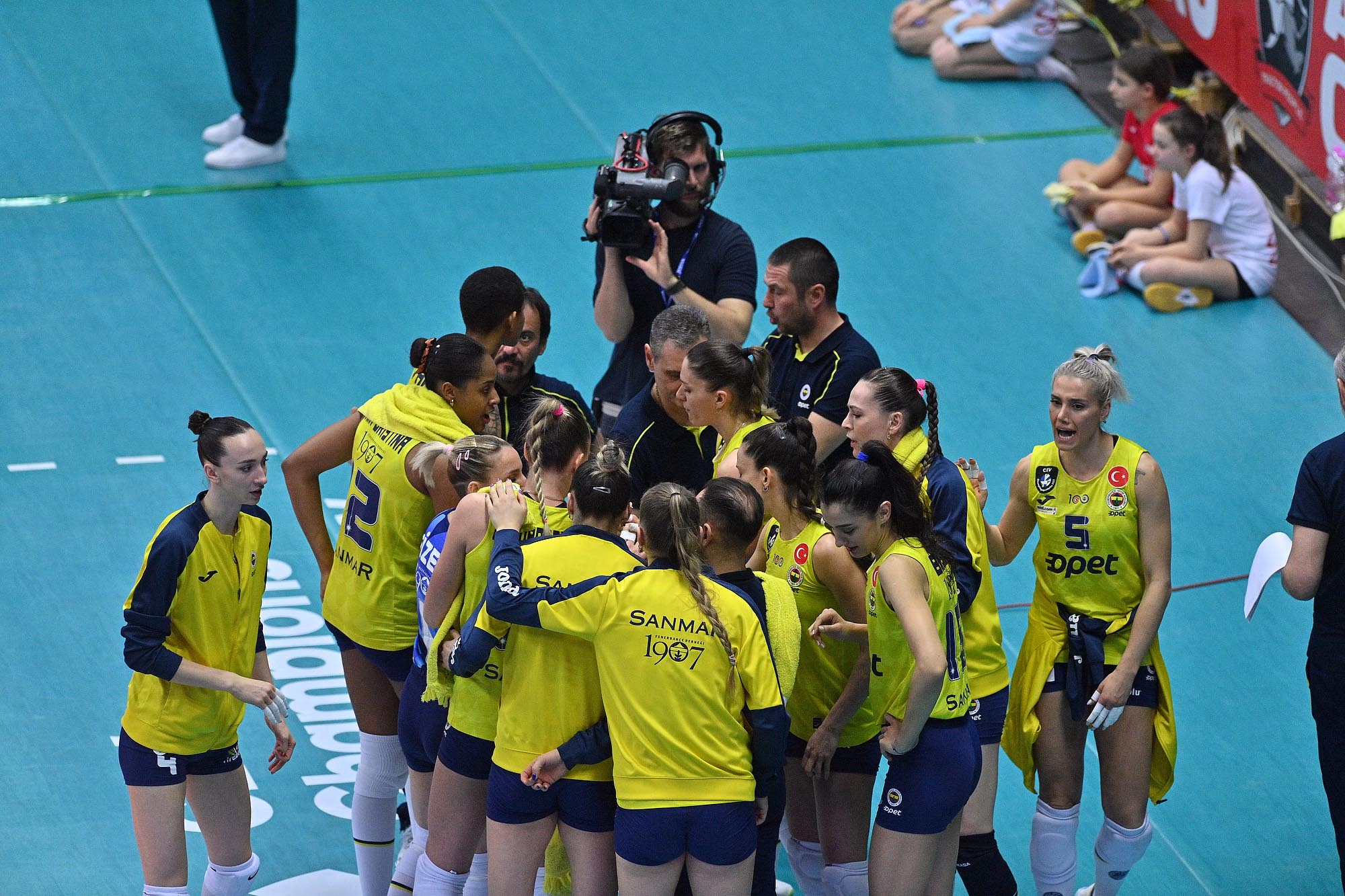 Fenerbahçe Opet, CEV Şampiyonlar Ligi’nde yarı finale yükseldi
