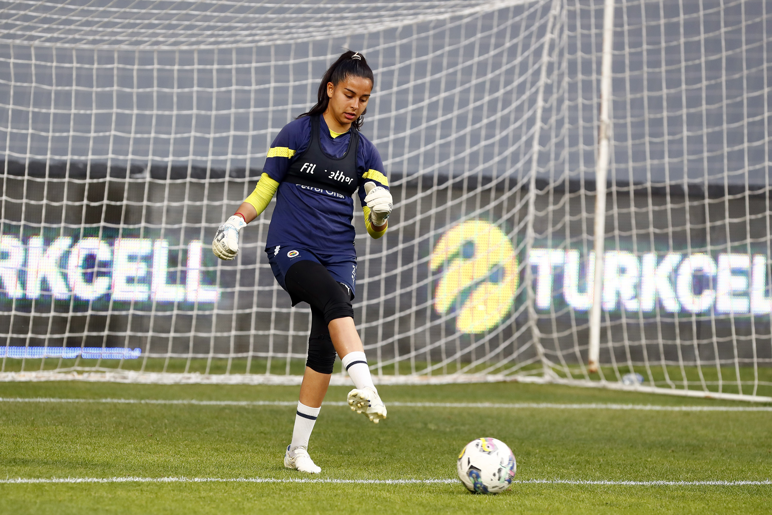 Fenerbahçe Petrol Ofisi Kadın Futbol Takımımız, final maçının hazırlıklarını tamamladı