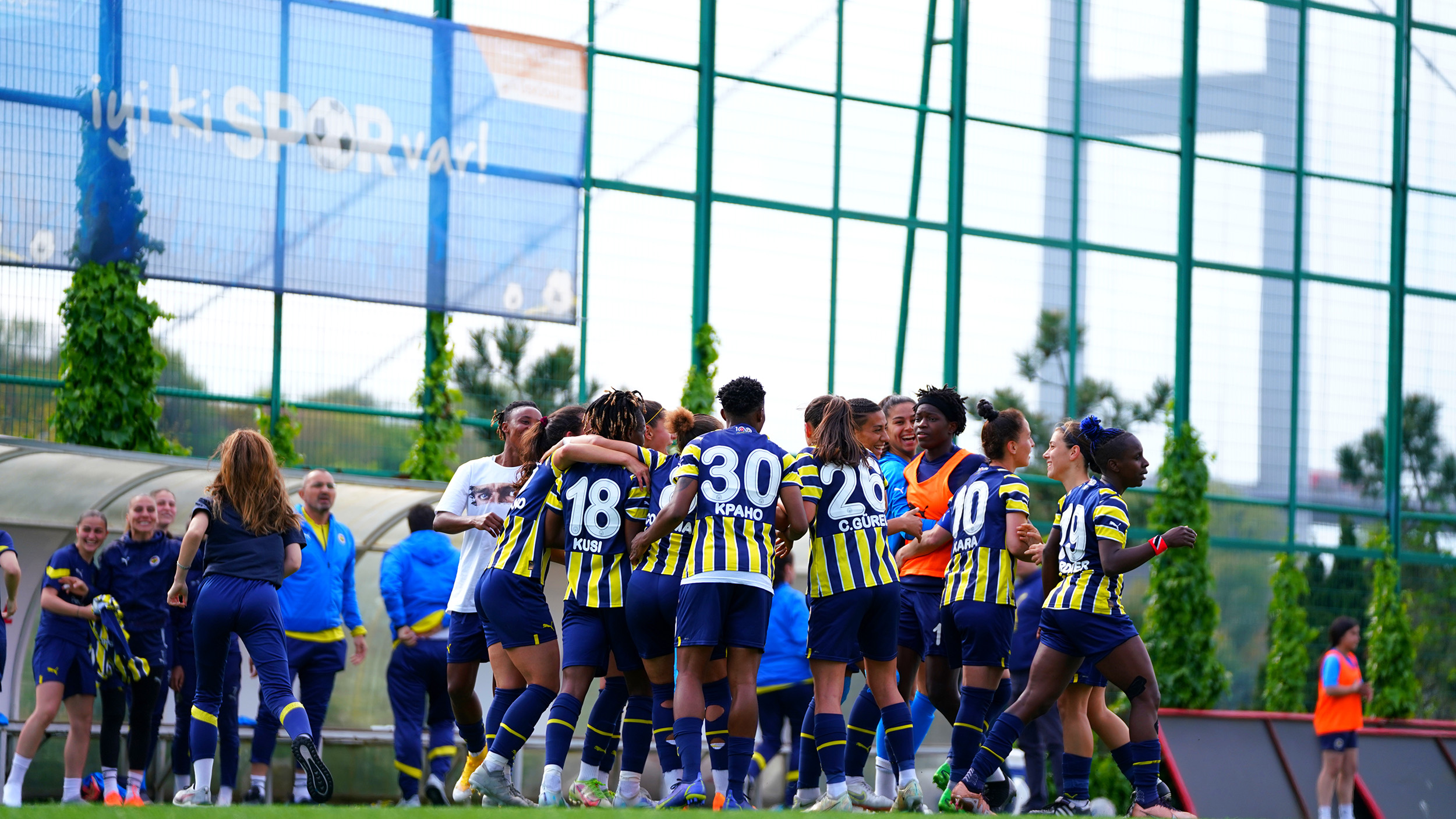 Fenerbahçe Petrol Ofisi, Turkcell Kadın Futbol Süper Ligi Play-Off çeyrek final ilk maçından galibiyetle ayrıldı