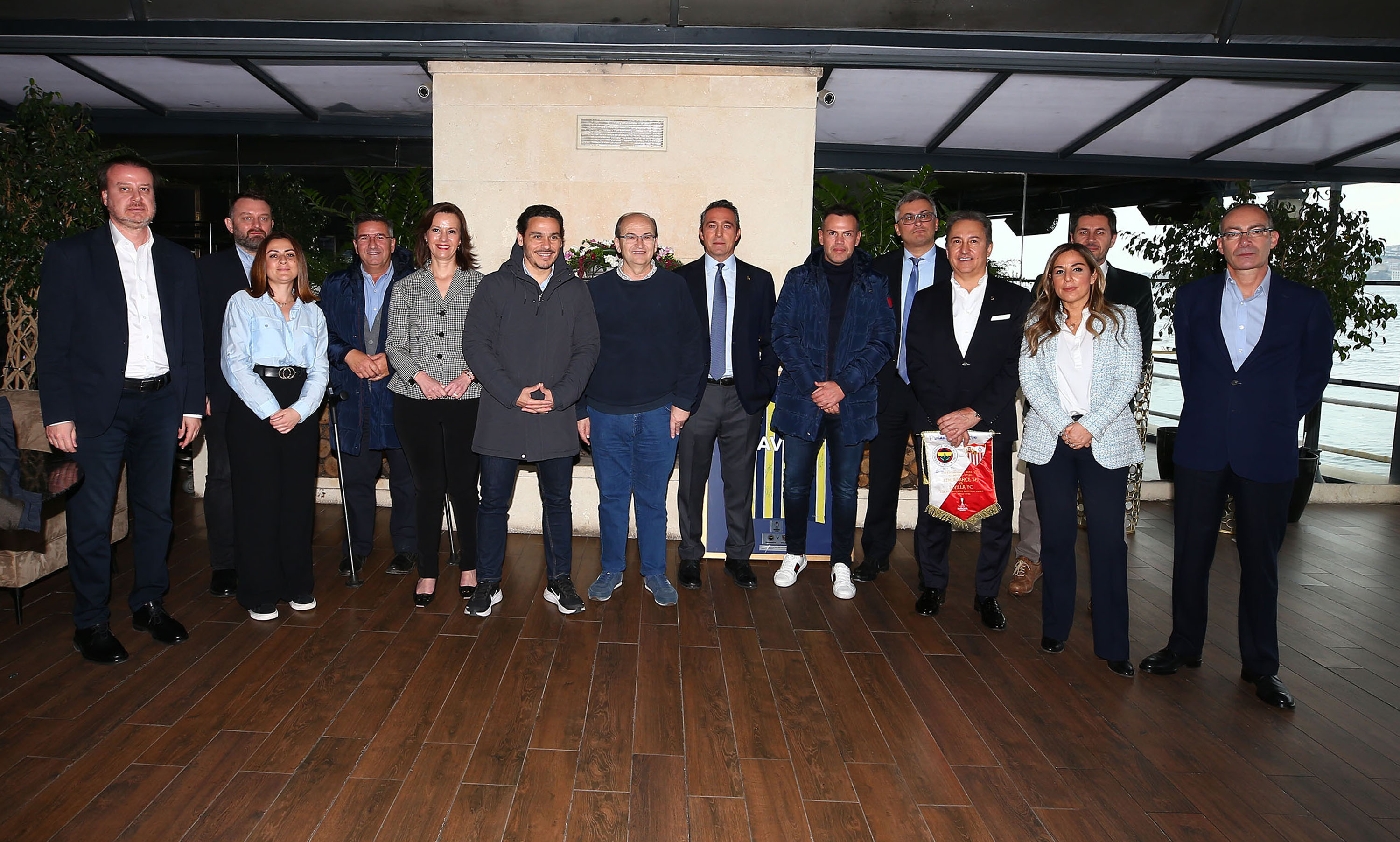 Kulübümüz, Sevilla Başkanı ve yöneticileri ile UEFA delegesini yemekte ağırladı