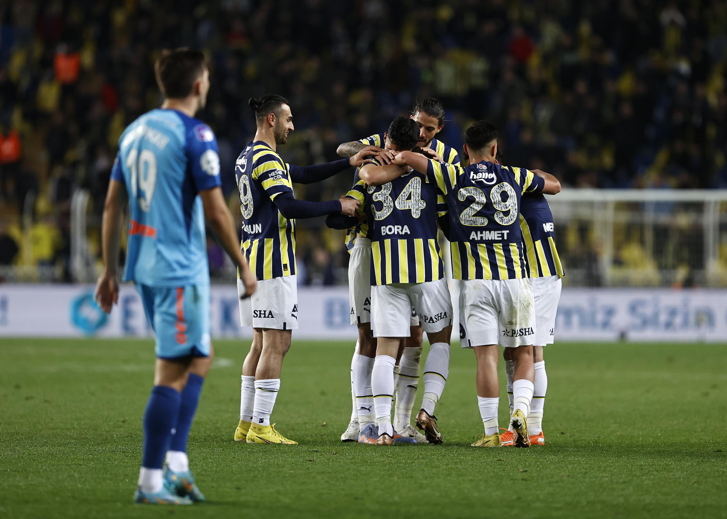 Fenerbahçemiz, geliri afet bölgesindeki vatandaşlarımıza bağışlanacak özel maçta Zenit’i ağırladı
