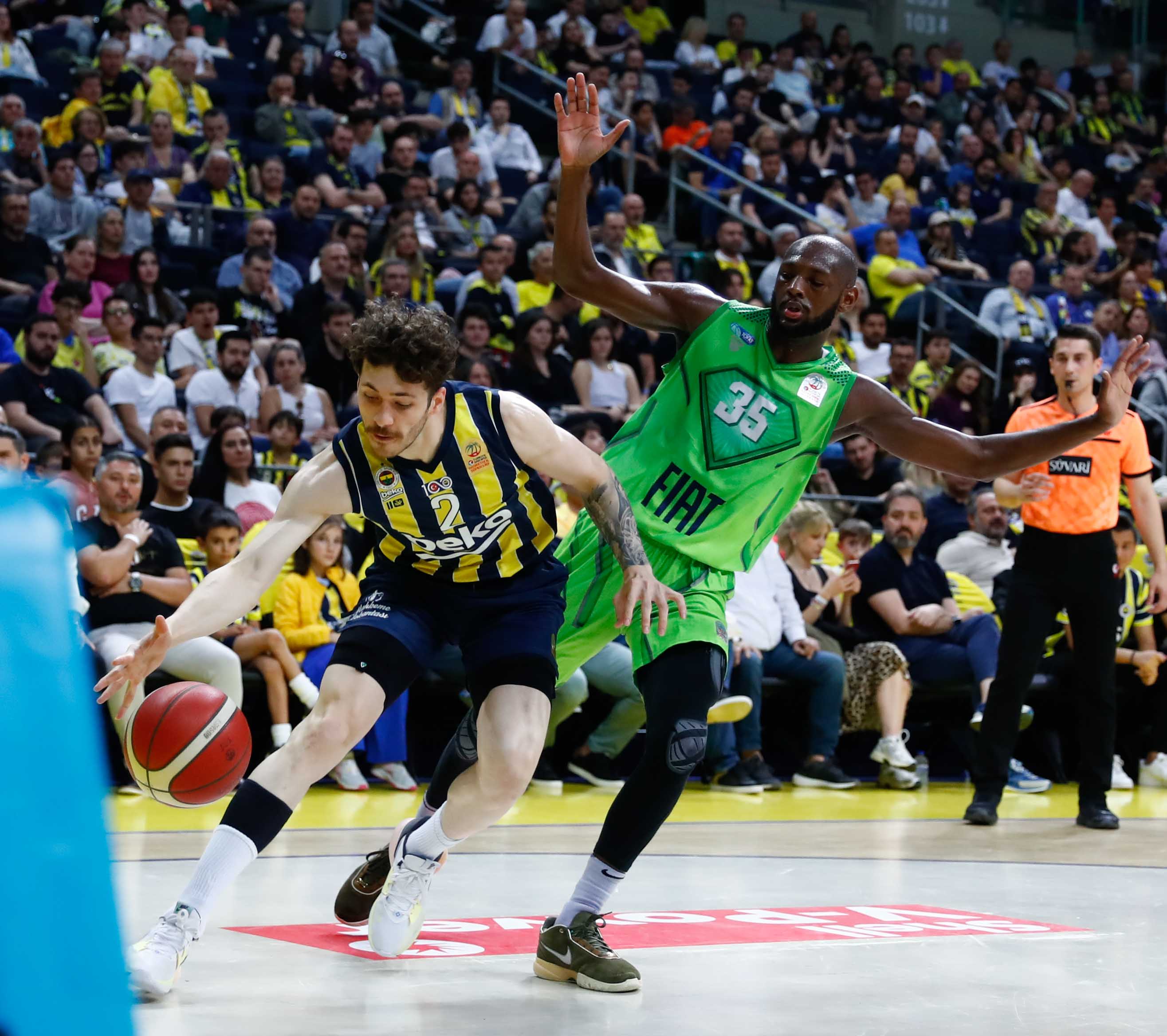 Fenerbahçe Beko, çeyrek final serisinde 1-0 öne geçti
