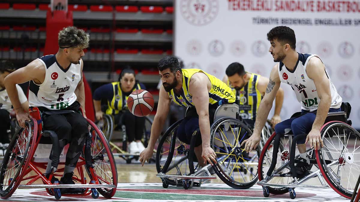İzmir BBSK 68-61 Fenerbahçe Göksel Çelik