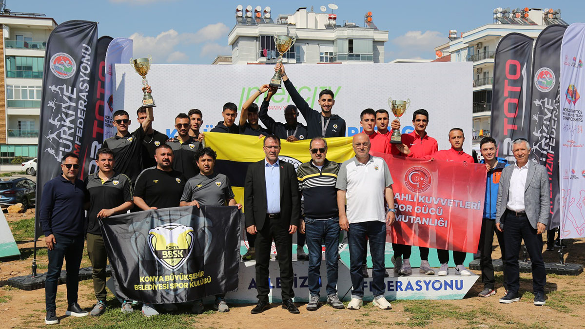 Büyüklerde kadın ve erkeklerde ilk sırada yer alan Fenerbahçe Atletizm Şubemiz 7 kupa ile kros ligi finallerine damga vurdu