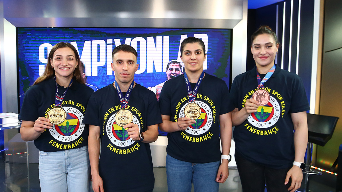 Madalyalı boksörlerimiz ve Boks Şubemizin idarecileri Fenerbahçe Televizyonu’na konuk oldu