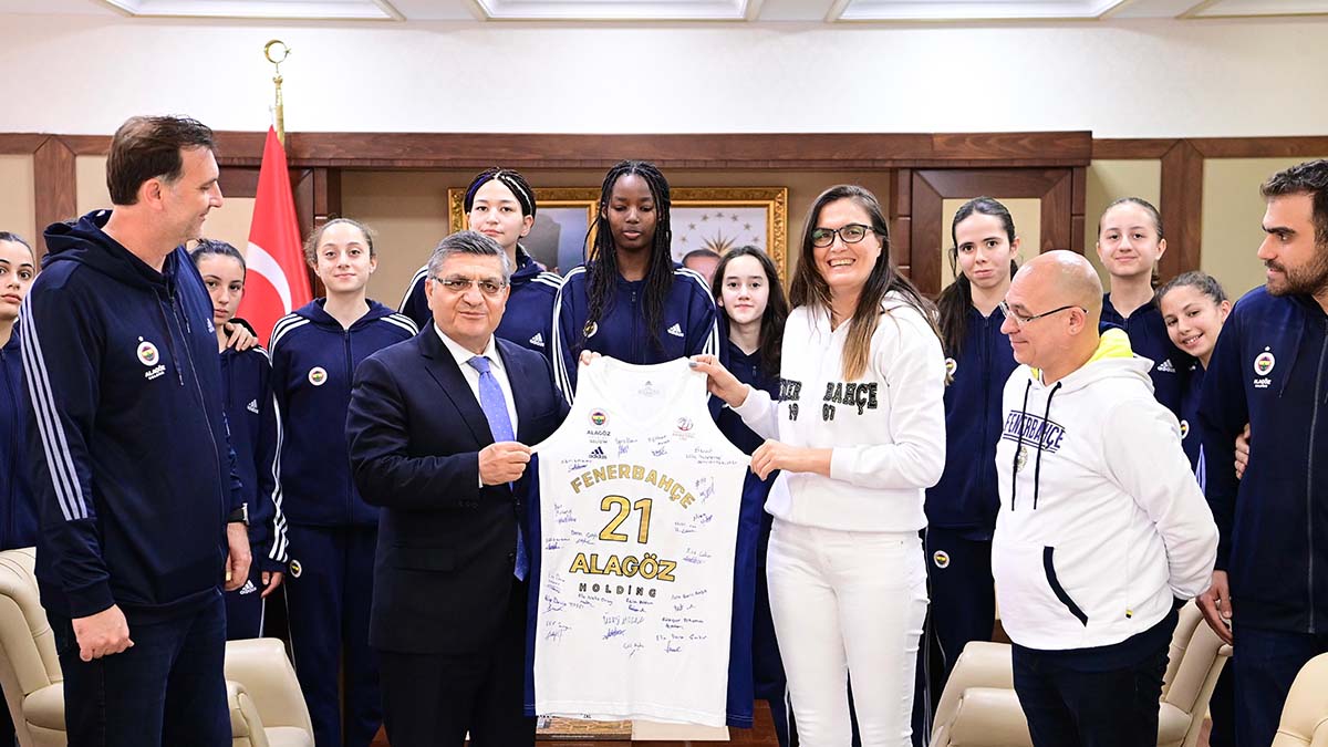 U14 Kız Basketbol Takımımız, Sinop Derneğimiz ile birlikte Vali Dr. Mustafa Özarslan’ı ziyaret etti