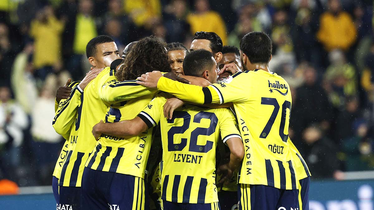 Fenerbahçe hosts Göztepe in Süper Lig under Dirk Kuyt