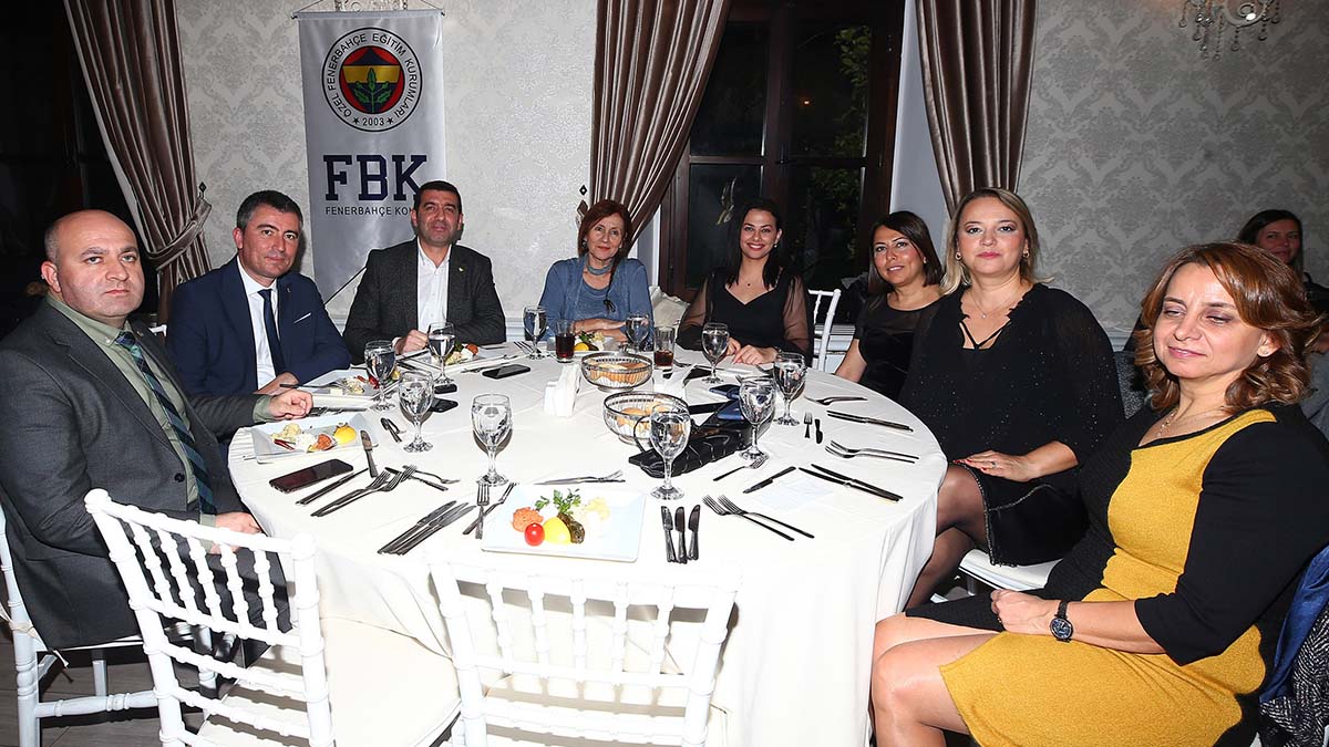 Fenerbahçe Koleji Eğitim Kadrosu, Öğretmenler Günü yemeğinde bir araya geldi