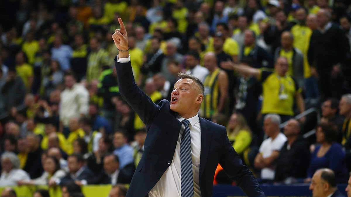 Başantrenörümüz Sarunas Jasikevicius ve oyuncularımız, Partizan