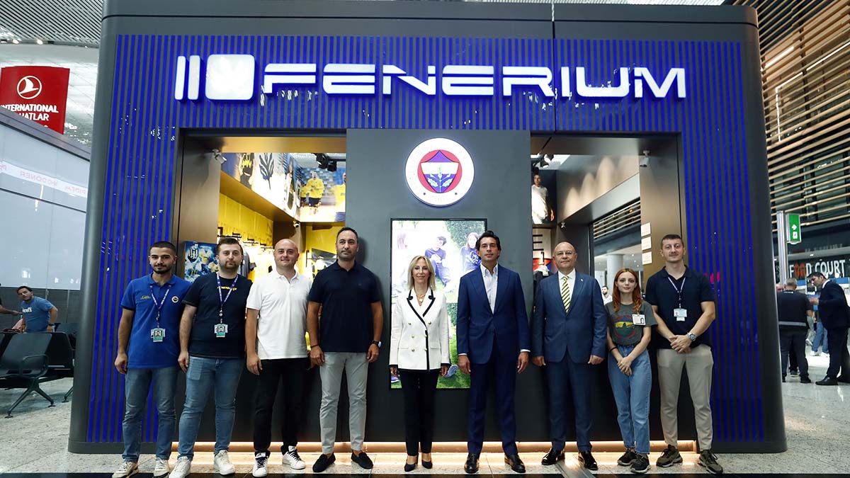 Türkiye'nin lider taraftar mağazacılığı zinciri Fenerium, yeniliklere doymuyor: Fenerium, İGA İstanbul Havalimanı’nda açılan ilk spor kulübü mağazası oldu