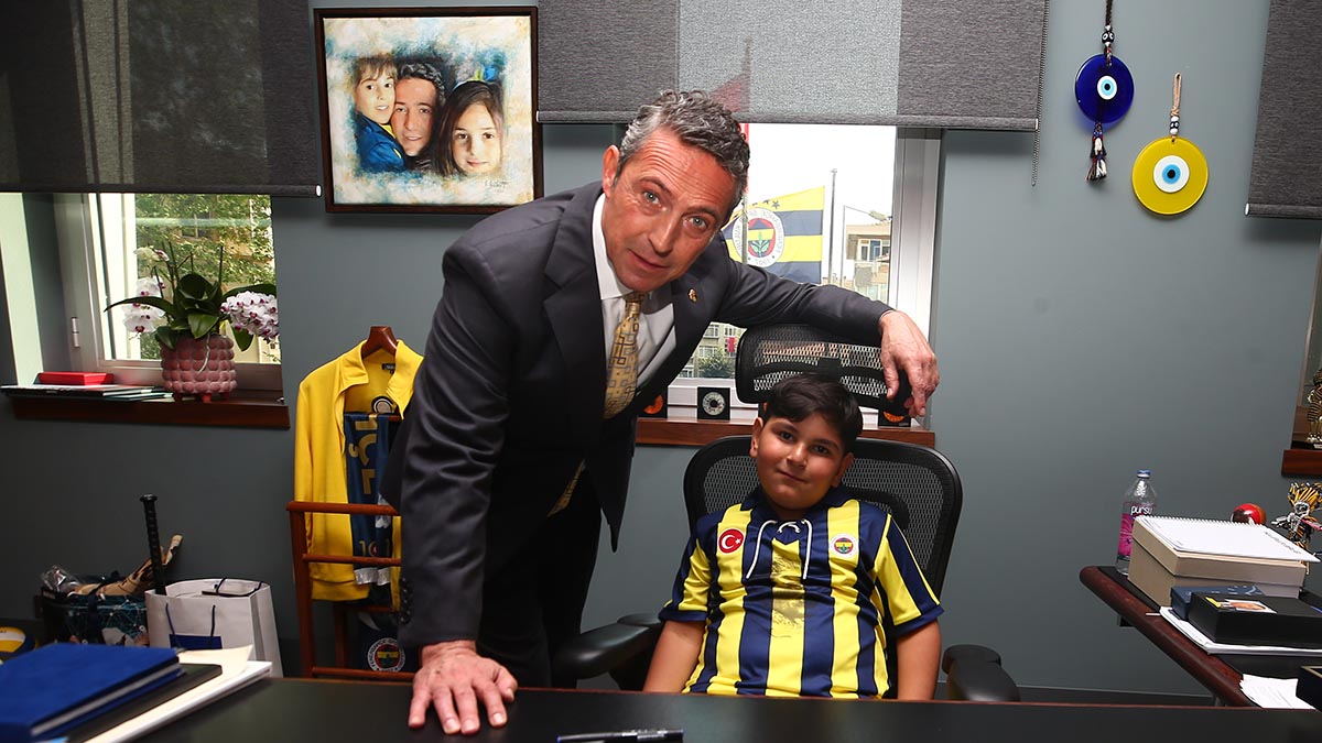 Fenerbahçe bir hayaldir; çocuklar için gerçekleşen: Urfalı minik taraftarımız Sami Yusuf ve ailesini ağırladık