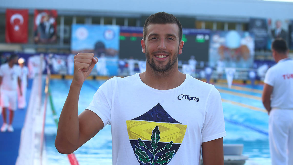 Rekortmen yüzücümüz Emre Sakcı Sırbistan’da 4 altın madalya kazandı