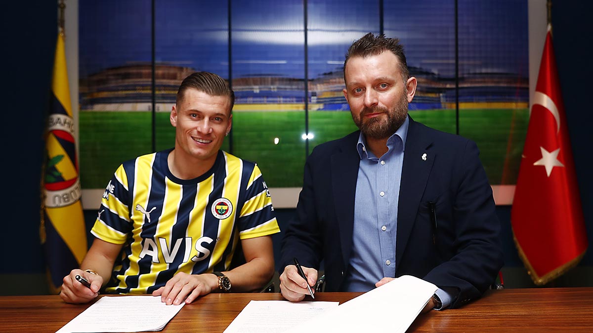 Yöneticimiz Selahattin Baki Ile Yeni Transferimiz Ezgjan Alioski’den ...