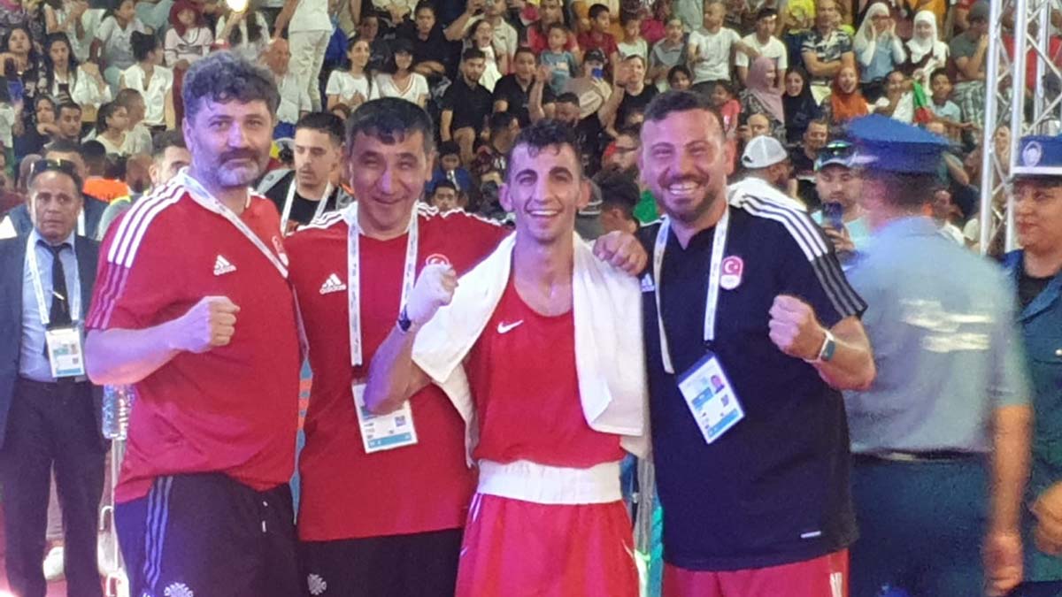 Milli boksörümüz Batuhan Çiftçi de Akdeniz Oyunları’nda madalyayı garantiledi