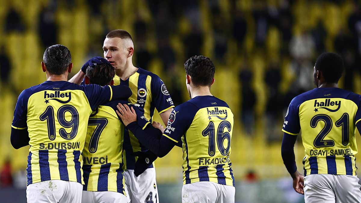 Fenerbahçeli futbolcuların Slavia Prag karşısında gol sevinci