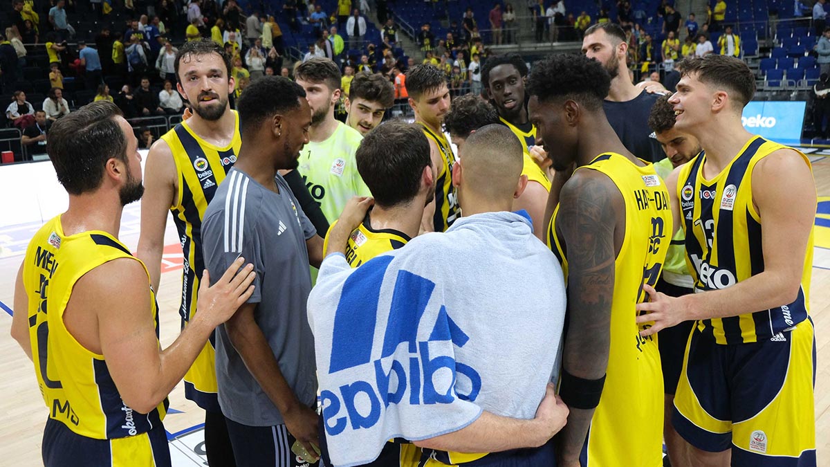 Fenerbahçe Beko, lige farklı galibiyetle başladı